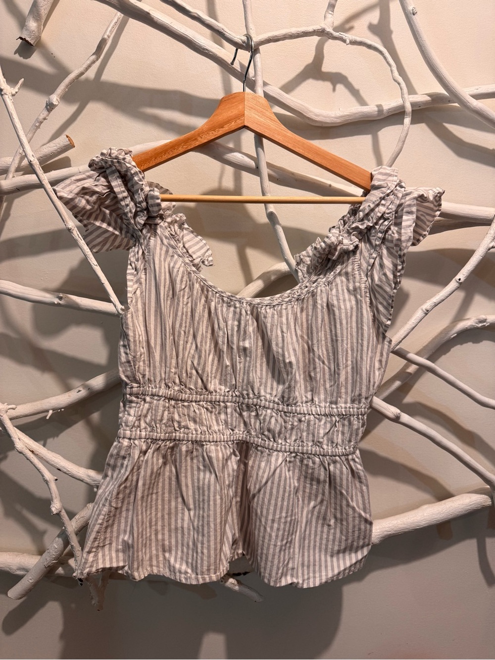 Gilli Light Gray Striped Ruffle Sleeve Peplum Top
